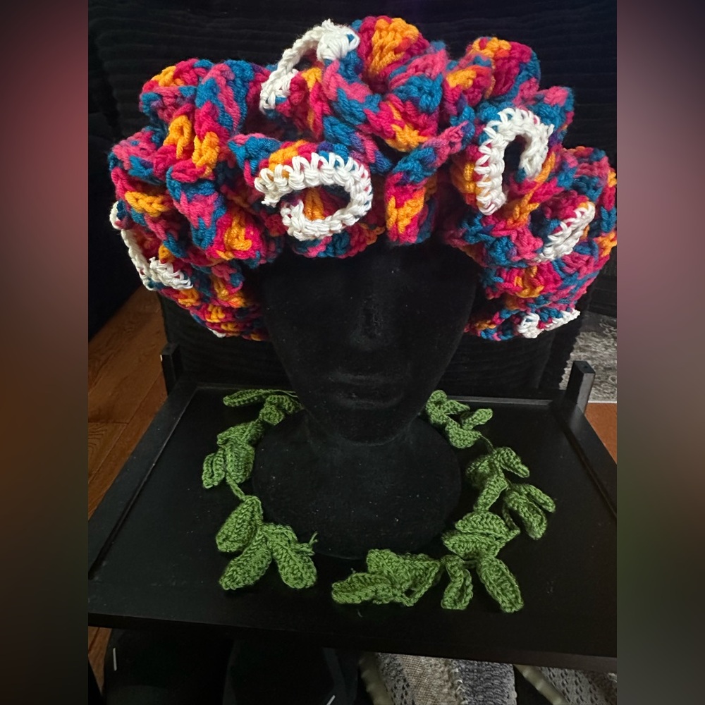Festive Ruffle Hat - Picture 5 of 5